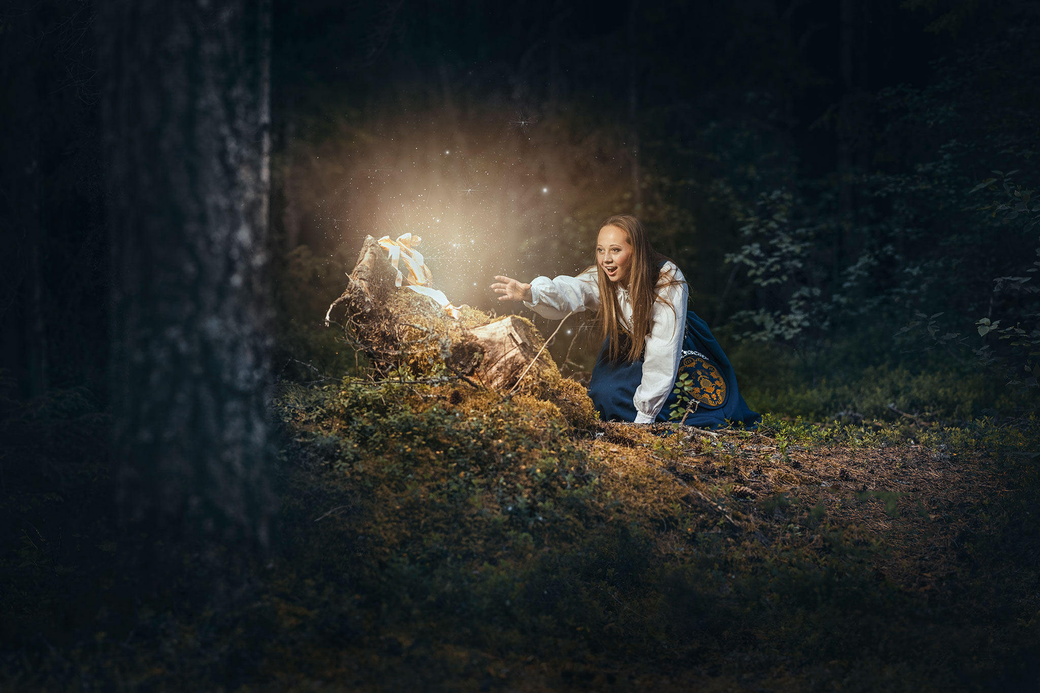 jente i bunad finner magiske ballettsko i en mørk skog
